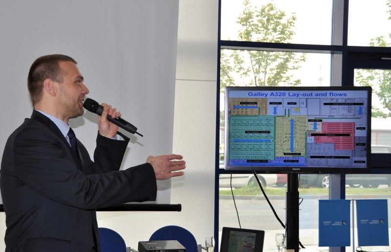 Novou výrobní halu v úterý odpoledne na Borských polích slavnostně otevřela společnost Zodiac – Driessen Aerospace CZ, úspěšná společnost z oblasti leteckého průmyslu, která se zaměřuje na výrobu interiérů do letadel, především kuchyňských modulů a spacích a odpočívacích jednotek pro posádku. V Plzni nyní zaměstnává více než 520 lidí, další nárůst se očekává do budoucna. (foto: 14.5.2013)