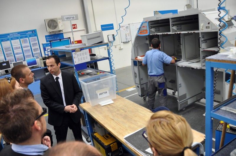 Novou výrobní halu v úterý odpoledne na Borských polích slavnostně otevřela společnost Zodiac – Driessen Aerospace CZ, úspěšná společnost z oblasti leteckého průmyslu, která se zaměřuje na výrobu interiérů do letadel, především kuchyňských modulů a spacích a odpočívacích jednotek pro posádku. V Plzni nyní zaměstnává více než 520 lidí, další nárůst se očekává do budoucna. (foto: 14.5.2013)