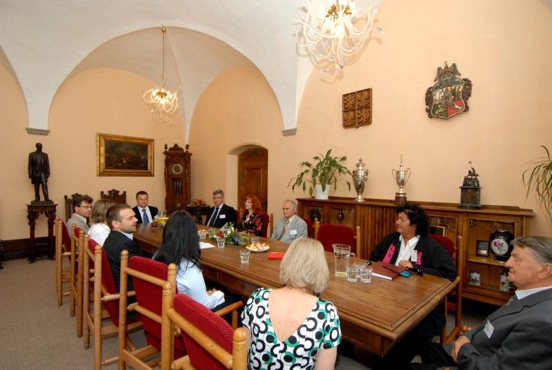 Se zahraničními hosty Olympiády techniky se krátce před jejím zahájením sešli (22.5.2012) primátor Martin Baxa a radní pro oblast školství, mládeže, sportu a životního prostředí Irena Rottová. Společně ocenili úsilí pedagogů věnované akcím, které podporují technické vzdělávání, jež má následný vliv na rozvoj ekonomiky našeho státu.