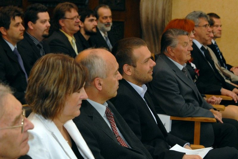 Se zahraničními hosty Olympiády techniky se krátce před jejím zahájením sešli (22.5.2012) primátor Martin Baxa a radní pro oblast školství, mládeže, sportu a životního prostředí Irena Rottová. Společně ocenili úsilí pedagogů věnované akcím, které podporují technické vzdělávání, jež má následný vliv na rozvoj ekonomiky našeho státu.