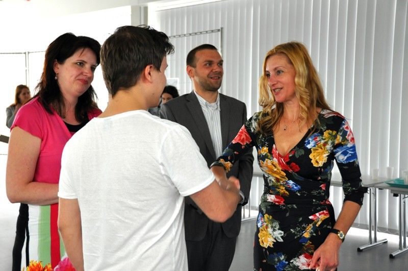 Výstava představuje návrhy na podobu Umělecké ceny města Plzně