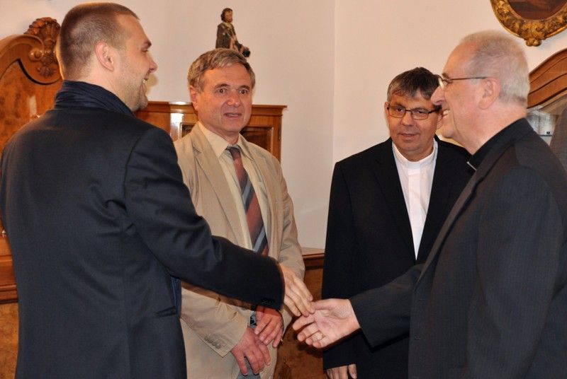 Z rukou biskupa Františka Radkovského převzal primátor Martin Baxa diecézní vyznamenání jako projev poděkování a vděčnosti za podporu rozvoje plzeňské diecéze. Slavnostní předání se uskutečnilo v úterý 28. května 2013 za přítomnosti všech pracovníků diecéze.