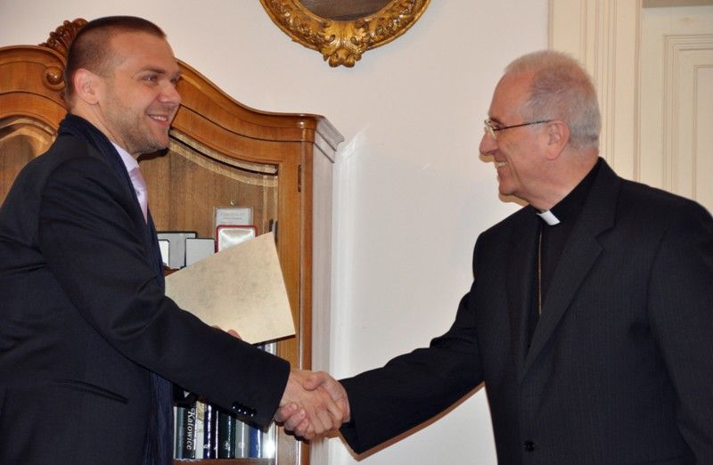 Z rukou biskupa Františka Radkovského převzal primátor Martin Baxa diecézní vyznamenání jako projev poděkování a vděčnosti za podporu rozvoje plzeňské diecéze. Slavnostní předání se uskutečnilo v úterý 28. května 2013 za přítomnosti všech pracovníků diecéze.