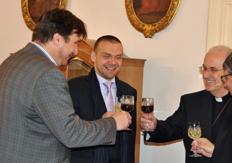 Z rukou biskupa Františka Radkovského převzal primátor Martin Baxa diecézní vyznamenání jako projev poděkování a vděčnosti za podporu rozvoje plzeňské diecéze. Slavnostní předání se uskutečnilo v úterý 28. května 2013 za přítomnosti všech pracovníků diecéze.