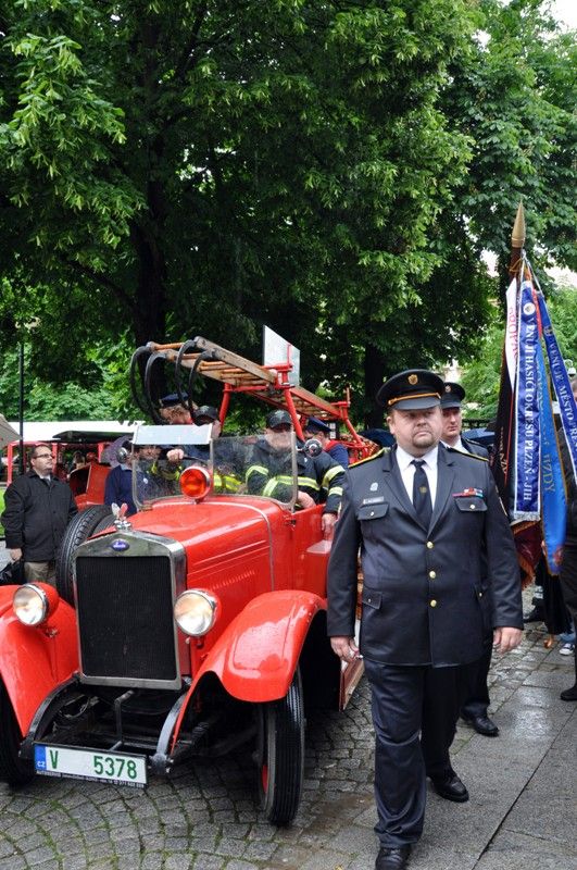 Plzeňští hasiči si 130 let založení hasičské župy připomněli v pátek 31. května 2013 jízdou historických vozidel. V pořadí pátá propagační jízda zavítala tentokrát také do Plzně, projela z Petákovy ulice přes Americkou třídu do prostoru U Branky, kde si patnáct historických hasičských vozidel a stříkaček tažených koňmi mohli prohlédnout náhodní kolemjdoucí, ale i zájemci o hasičskou techniku.