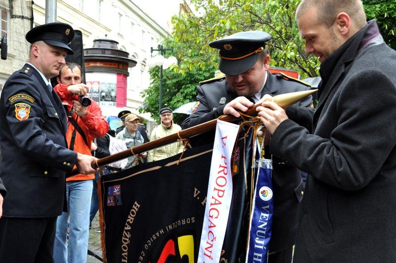 Plzeňští hasiči si 130 let založení hasičské župy připomněli v pátek 31. května 2013 jízdou historických vozidel. V pořadí pátá propagační jízda zavítala tentokrát také do Plzně, projela z Petákovy ulice přes Americkou třídu do prostoru U Branky, kde si patnáct historických hasičských vozidel a stříkaček tažených koňmi mohli prohlédnout náhodní kolemjdoucí, ale i zájemci o hasičskou techniku.