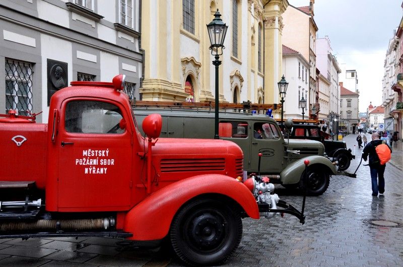 Plzeňští hasiči si 130 let založení hasičské župy připomněli v pátek 31. května 2013 jízdou historických vozidel. V pořadí pátá propagační jízda zavítala tentokrát také do Plzně, projela z Petákovy ulice přes Americkou třídu do prostoru U Branky, kde si patnáct historických hasičských vozidel a stříkaček tažených koňmi mohli prohlédnout náhodní kolemjdoucí, ale i zájemci o hasičskou techniku.