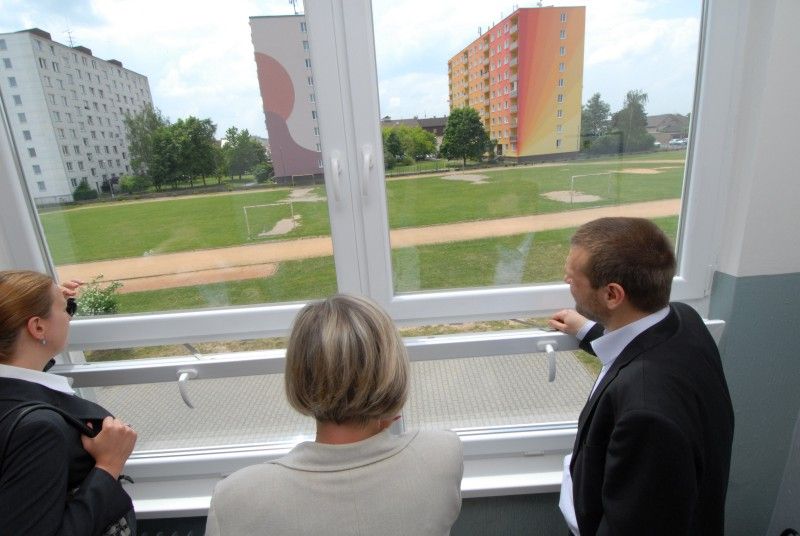 Na návštěvu 14. základní školy v Zábělské ulici zavítal primátor Martin Baxa v pravé poledne (22.5.2012). Krátké přivítání s ředitelkou školy Helenou Liškovou vystřídala debata s osmáky. Jen první chvíle z pětačtyřiceti minut byly rozpačité. Potom si primátor podle jeho vlastních slov připadal jako na tiskové konferenci. Otázka, odpověď. A všechny dotazy byly aktuální, pro chod města důležité.