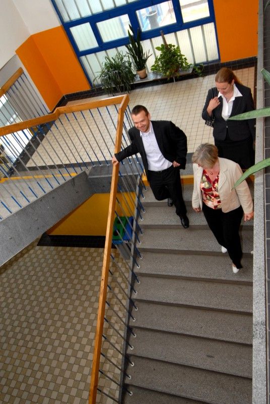 Na návštěvu 14. základní školy v Zábělské ulici zavítal primátor Martin Baxa v pravé poledne (22.5.2012). Krátké přivítání s ředitelkou školy Helenou Liškovou vystřídala debata s osmáky. Jen první chvíle z pětačtyřiceti minut byly rozpačité. Potom si primátor podle jeho vlastních slov připadal jako na tiskové konferenci. Otázka, odpověď. A všechny dotazy byly aktuální, pro chod města důležité.