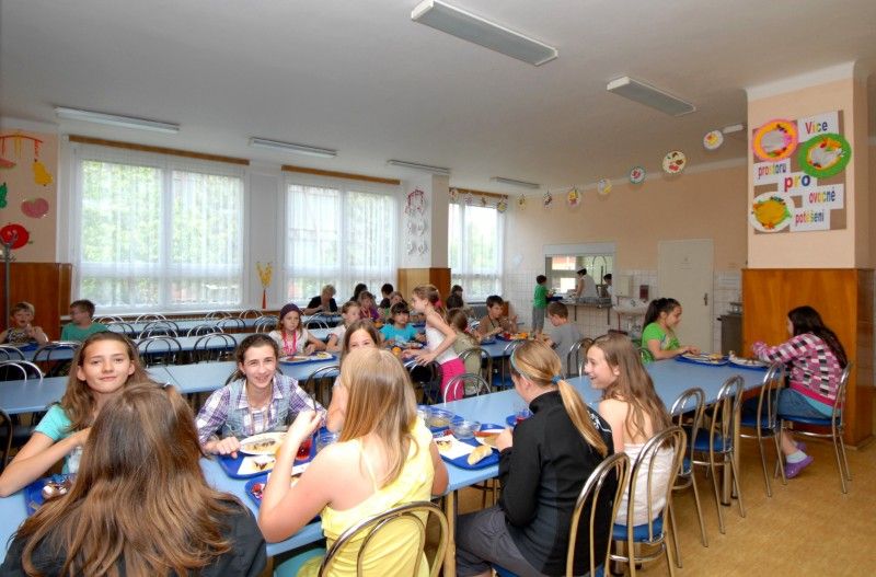 Na návštěvu 14. základní školy v Zábělské ulici zavítal primátor Martin Baxa v pravé poledne (22.5.2012). Krátké přivítání s ředitelkou školy Helenou Liškovou vystřídala debata s osmáky. Jen první chvíle z pětačtyřiceti minut byly rozpačité. Potom si primátor podle jeho vlastních slov připadal jako na tiskové konferenci. Otázka, odpověď. A všechny dotazy byly aktuální, pro chod města důležité.