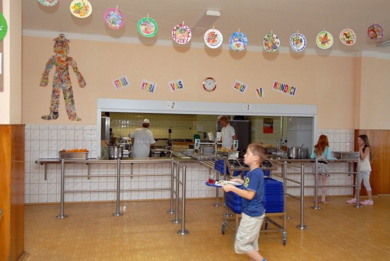Na návštěvu 14. základní školy v Zábělské ulici zavítal primátor Martin Baxa v pravé poledne (22.5.2012). Krátké přivítání s ředitelkou školy Helenou Liškovou vystřídala debata s osmáky. Jen první chvíle z pětačtyřiceti minut byly rozpačité. Potom si primátor podle jeho vlastních slov připadal jako na tiskové konferenci. Otázka, odpověď. A všechny dotazy byly aktuální, pro chod města důležité.