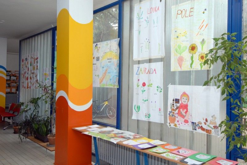 Na návštěvu 14. základní školy v Zábělské ulici zavítal primátor Martin Baxa v pravé poledne (22.5.2012). Krátké přivítání s ředitelkou školy Helenou Liškovou vystřídala debata s osmáky. Jen první chvíle z pětačtyřiceti minut byly rozpačité. Potom si primátor podle jeho vlastních slov připadal jako na tiskové konferenci. Otázka, odpověď. A všechny dotazy byly aktuální, pro chod města důležité.