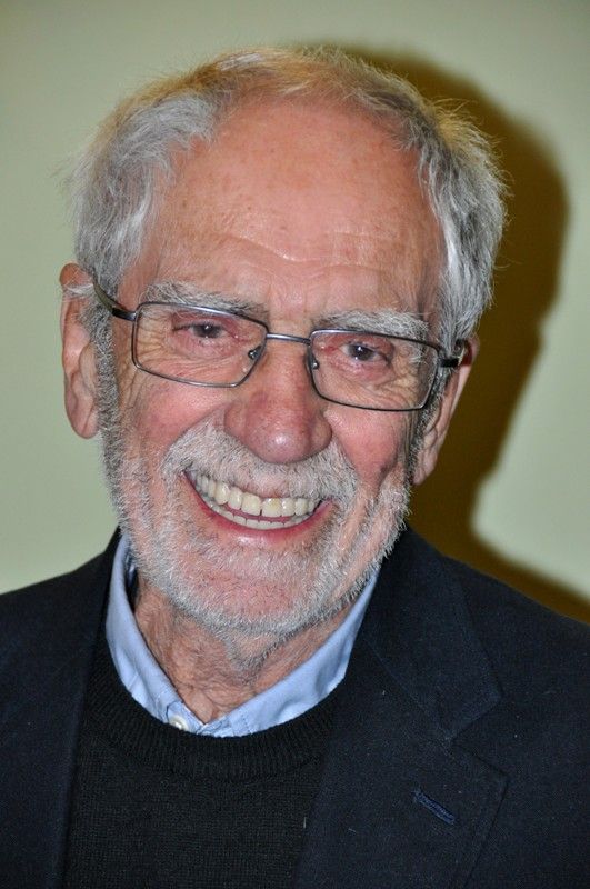 Na slavnostním setkání za všechny přítomné, kterým události 1. června 1953 a následující represe zasáhly do života, promluvil Richard Smola. Pamětní medaile a list budou všem přítomným pamětníkům a držitelům Ceny 1. června připomínat slavnostní setkání k 60. výročí plzeňské vzpoury proti měnové reformě. Převzali je z rukou primátora Martina Baxy. Před slavnostním setkáním v Měšťanské besedě se uskutečnil krátký vzpomínkový akt u pamětní desky na náměstí T. G. Masaryka. (foto: 1.6.2013)