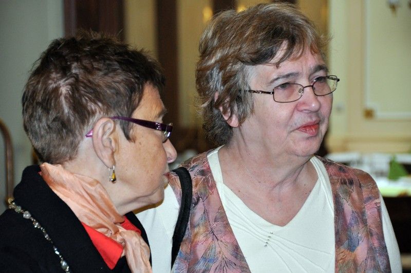 Na slavnostním setkání za všechny přítomné, kterým události 1. června 1953 a následující represe zasáhly do života, promluvil Richard Smola. Pamětní medaile a list budou všem přítomným pamětníkům a držitelům Ceny 1. června připomínat slavnostní setkání k 60. výročí plzeňské vzpoury proti měnové reformě. Převzali je z rukou primátora Martina Baxy. Před slavnostním setkáním v Měšťanské besedě se uskutečnil krátký vzpomínkový akt u pamětní desky na náměstí T. G. Masaryka. (foto: 1.6.2013)