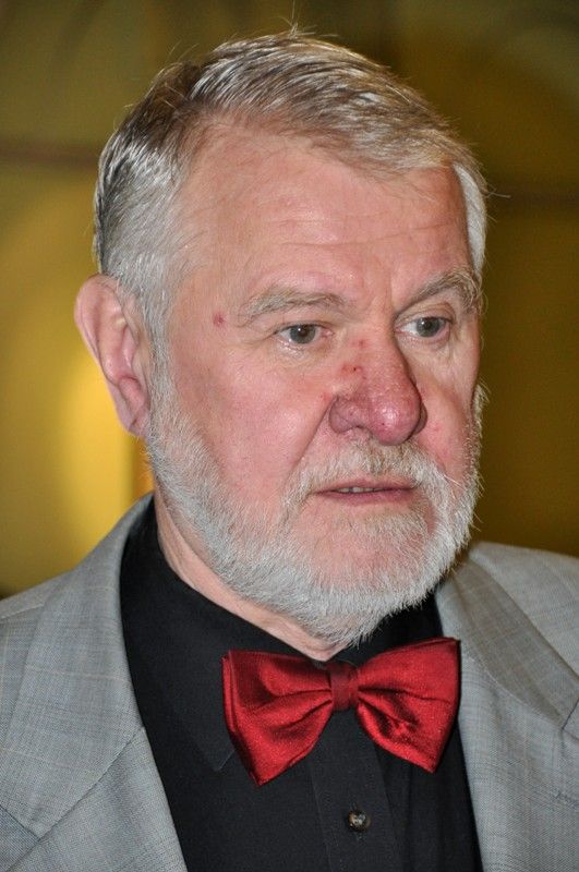 Na slavnostním setkání za všechny přítomné, kterým události 1. června 1953 a následující represe zasáhly do života, promluvil Richard Smola. Pamětní medaile a list budou všem přítomným pamětníkům a držitelům Ceny 1. června připomínat slavnostní setkání k 60. výročí plzeňské vzpoury proti měnové reformě. Převzali je z rukou primátora Martina Baxy. Před slavnostním setkáním v Měšťanské besedě se uskutečnil krátký vzpomínkový akt u pamětní desky na náměstí T. G. Masaryka. (foto: 1.6.2013)