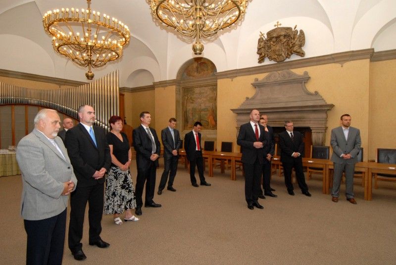 Realizace projektu nové technické základny pro Plzeňské městské dopravní podniky, a.s., která vznikne v plzeňském komplexu Škoda, může začít. V obřadní síni plzeňské radnice byla dnes (23.5.2012) podepsána smlouva o vybudování nového areálu dopravní základny a o poskytování oprav, údržby a odstavu vozidel. Výstavba továrenského komplexu pro zajištění odstavu a všech typů oprav trolejbusů a autobusů by měla být dokončena do konce roku 2013.