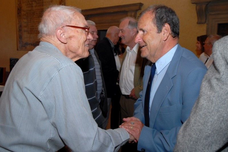 Třicet plzeňských hokejových legend se sešlo (25.5.2012) na radnici v obřadní síni s radní pro sport Irenou Rottovou. Úvod patřil jedné z nich, Zdeňkovi Habrovi, který dvanáct let hrál ligu, čtvrt století trénoval a deset roků šéfoval plzeňskému extraligovému klubu. Pro tentokrát se ujal role moderátora a radní Rottové představil jednotlivé členy staré gardy s patřičným komentářem z jejich hokejového života.