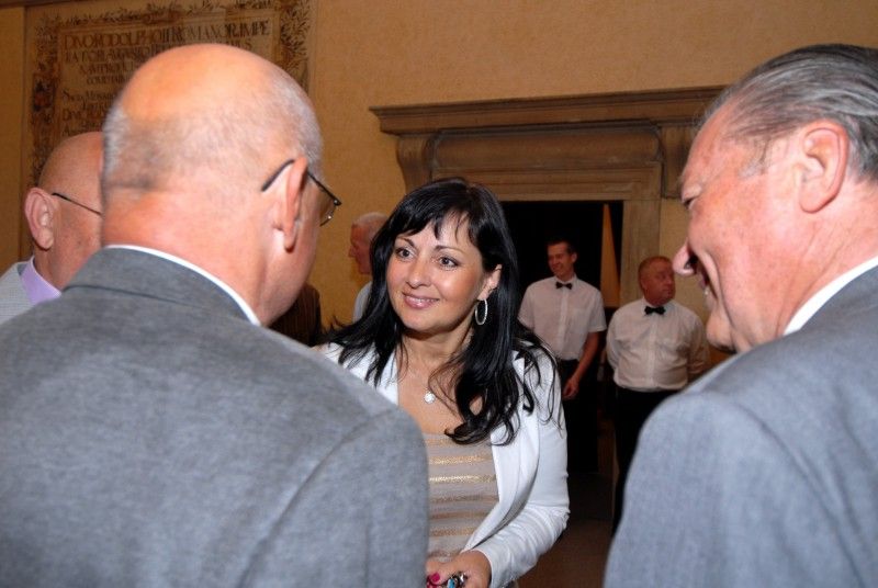 Třicet plzeňských hokejových legend se sešlo (25.5.2012) na radnici v obřadní síni s radní pro sport Irenou Rottovou. Úvod patřil jedné z nich, Zdeňkovi Habrovi, který dvanáct let hrál ligu, čtvrt století trénoval a deset roků šéfoval plzeňskému extraligovému klubu. Pro tentokrát se ujal role moderátora a radní Rottové představil jednotlivé členy staré gardy s patřičným komentářem z jejich hokejového života.