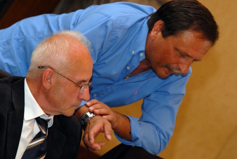 Třicet plzeňských hokejových legend se sešlo (25.5.2012) na radnici v obřadní síni s radní pro sport Irenou Rottovou. Úvod patřil jedné z nich, Zdeňkovi Habrovi, který dvanáct let hrál ligu, čtvrt století trénoval a deset roků šéfoval plzeňskému extraligovému klubu. Pro tentokrát se ujal role moderátora a radní Rottové představil jednotlivé členy staré gardy s patřičným komentářem z jejich hokejového života.