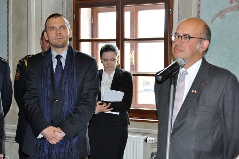 Francouzský velvyslanec poděkoval Plzni za pomoc při nehodě autobusu s francouzskými dětmi u Rokycan