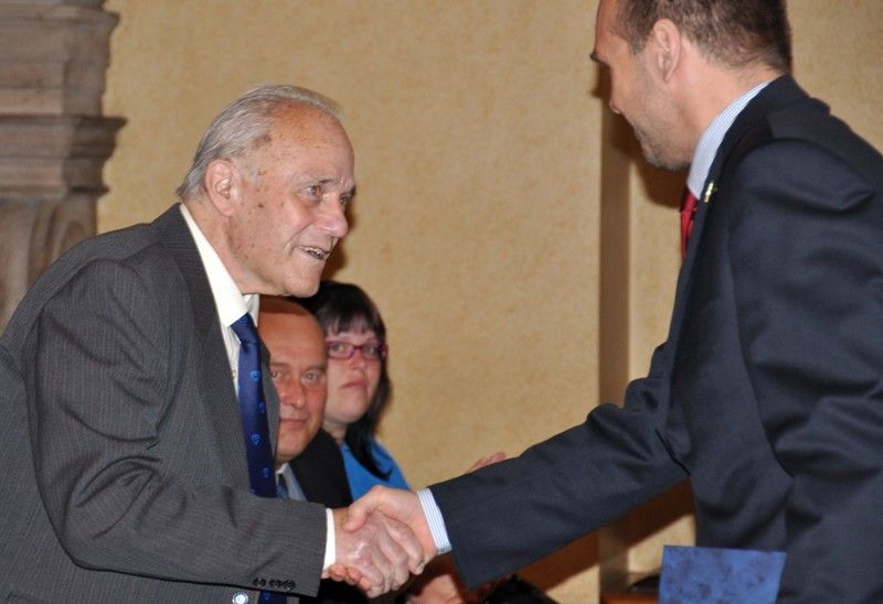 Cenu Františka Křižíka v podobě sošky Elektry získal profesor Lumír Kule