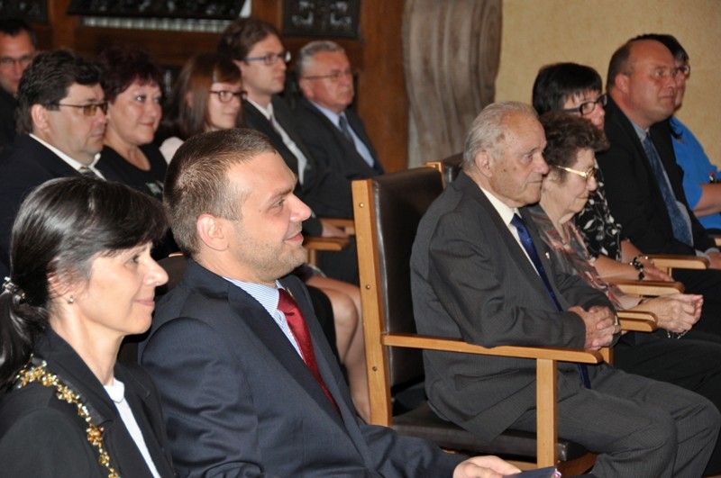 Držitelem Ceny Františka Křižíka je od dnešního dne (13.6.2013) emeritní profesor Fakulty elektrotechnické Západočeské univerzity v Plzni Lumír Kule. Prestižní ocenění převzal na plzeňské radnici za celoživotní přínos v oboru elektrotechniky.
