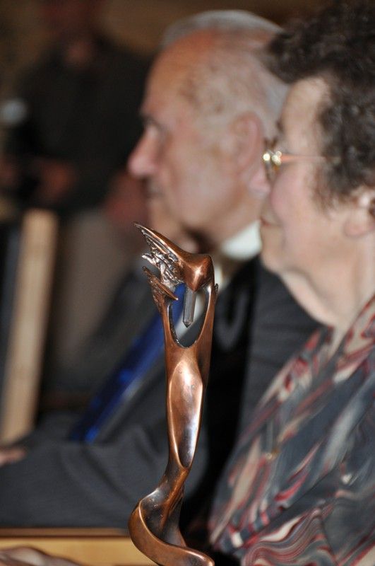 Držitelem Ceny Františka Křižíka je od dnešního dne (13.6.2013) emeritní profesor Fakulty elektrotechnické Západočeské univerzity v Plzni Lumír Kule. Prestižní ocenění převzal na plzeňské radnici za celoživotní přínos v oboru elektrotechniky.