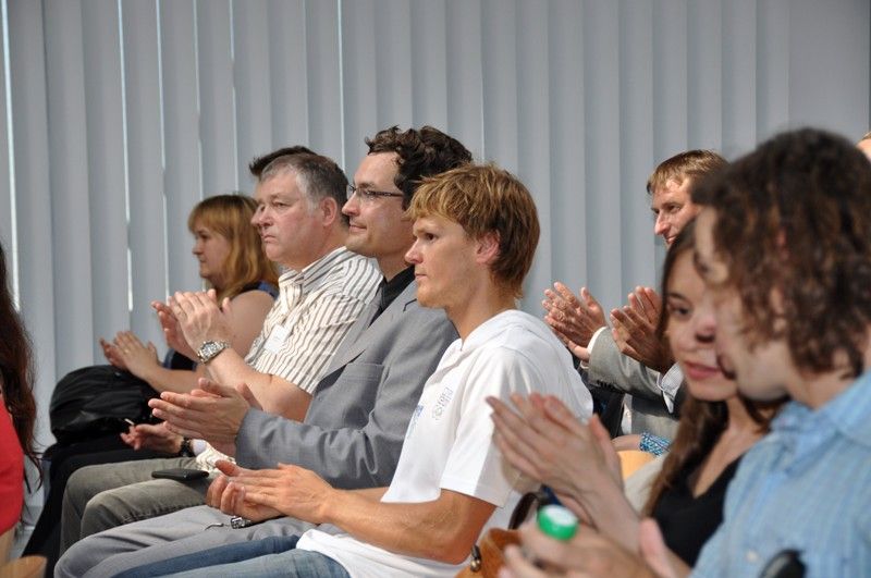 Seznámit se detailněji s projektem Evropské hlavní město kultury 2015 měli možnost plzeňští podnikatelé při setkání, na které jsou každoročně v červnovém termínu zváni primátorem Martinem Baxou. Padesát hlavních projektů a zhruba 600 akcí připravuje pro následující období podle primátora Martina Baxy nyní už stabilní tým s jasnou představou. Podnikatelé tak měli příležitost seznámit se s rámcem klíčových akcí, které se opírají například o fenomén Jiřího Trnky, přestavbu části Světovaru v nové kulturní centrum nebo o divadelní tradici. Součástí prezentace byla také plánovaná struktura příjmů, výdajů a nabídka východisek pro zapojení se do široké programové nabídky projektu. (foto: 17.6.2013)