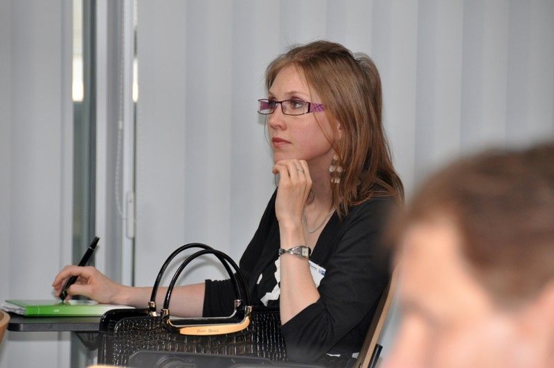 Seznámit se detailněji s projektem Evropské hlavní město kultury 2015 měli možnost plzeňští podnikatelé při setkání, na které jsou každoročně v červnovém termínu zváni primátorem Martinem Baxou. Padesát hlavních projektů a zhruba 600 akcí připravuje pro následující období podle primátora Martina Baxy nyní už stabilní tým s jasnou představou. Podnikatelé tak měli příležitost seznámit se s rámcem klíčových akcí, které se opírají například o fenomén Jiřího Trnky, přestavbu části Světovaru v nové kulturní centrum nebo o divadelní tradici. Součástí prezentace byla také plánovaná struktura příjmů, výdajů a nabídka východisek pro zapojení se do široké programové nabídky projektu. (foto: 17.6.2013)
