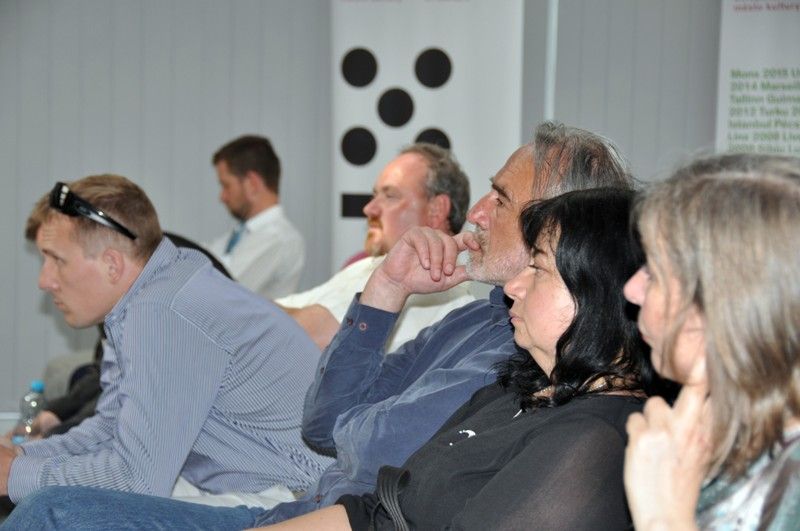 Seznámit se detailněji s projektem Evropské hlavní město kultury 2015 měli možnost plzeňští podnikatelé při setkání, na které jsou každoročně v červnovém termínu zváni primátorem Martinem Baxou. Padesát hlavních projektů a zhruba 600 akcí připravuje pro následující období podle primátora Martina Baxy nyní už stabilní tým s jasnou představou. Podnikatelé tak měli příležitost seznámit se s rámcem klíčových akcí, které se opírají například o fenomén Jiřího Trnky, přestavbu části Světovaru v nové kulturní centrum nebo o divadelní tradici. Součástí prezentace byla také plánovaná struktura příjmů, výdajů a nabídka východisek pro zapojení se do široké programové nabídky projektu. (foto: 17.6.2013)