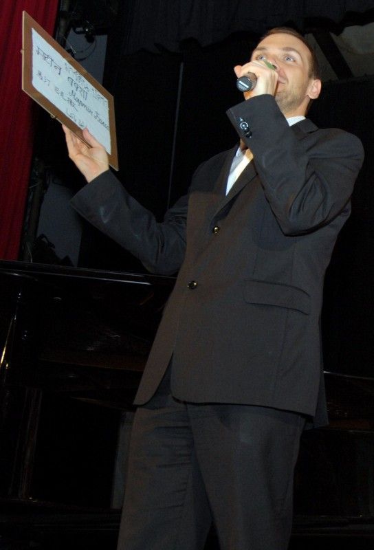 Integrace cizinců je jedním z klíčových pilířů sociální politiky města Plzně. Odbor kultury a Centrum na podporu integrace cizinců Plzeňského kraje zorganizovaly akci s příznačným názvem „Naše – vaše kultura 2012“, jejímž cílem bylo prostřednictvím kultury tento proces usnadnit. Program minifestivalu, který se uskutečnil v úterý 29.5.2012 odpoledne a večer v kulturním domě Peklo, byl rozdělen na dvě části. První, odbornou část tvořila diskuze k aktuální problematice sociokulturní integrace cizinců. Druhý blok byl připraven pro širokou veřejnost bez rozdílu národnosti. Na návštěvníky čekal bohatý program včetně ochutnávky exotických pokrmů.