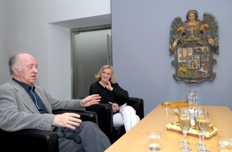 Po roce se plzeňský básník Josef Hrubý vrátil na plzeňskou radnici (30.5.2012). Tentokrát jako jubilant. K významnému životnímu výročí, které oslavil 10. května, mu popřál primátor Martin Baxa.