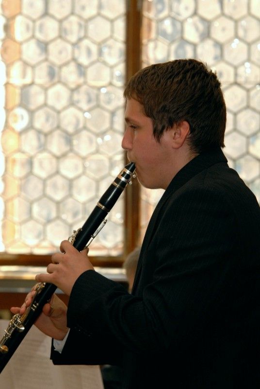 Devadesát devět dárců krve si dnes (30.5.2012) na plzeňské radnici vyslechlo slova díků za svá rozhodnutí darovat krev těm, co ji potřebují. Z rukou primátora Martina Baxy a radního pro oblast sociálních věcí a zdravotnictví Jiřího Kuthana převzali medaile prof. MUDr. Jana Janského, které bezpříspěvkovým dárcům krve uděluje Český červený kříž.