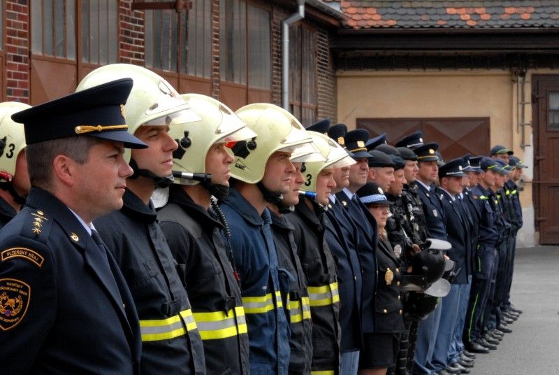 Hasičský záchranný sbor Plzeňského kraje a Městská policie Plzeň uspořádali (31.5.2012) u příležitosti významných výročí svého založení společnou oslavu, jejíž součástí byl i bohatý program pro veřejnost. Profesionální záchranný sbor v Plzni vznikl před 120 lety. Městská policie v roce 1992.