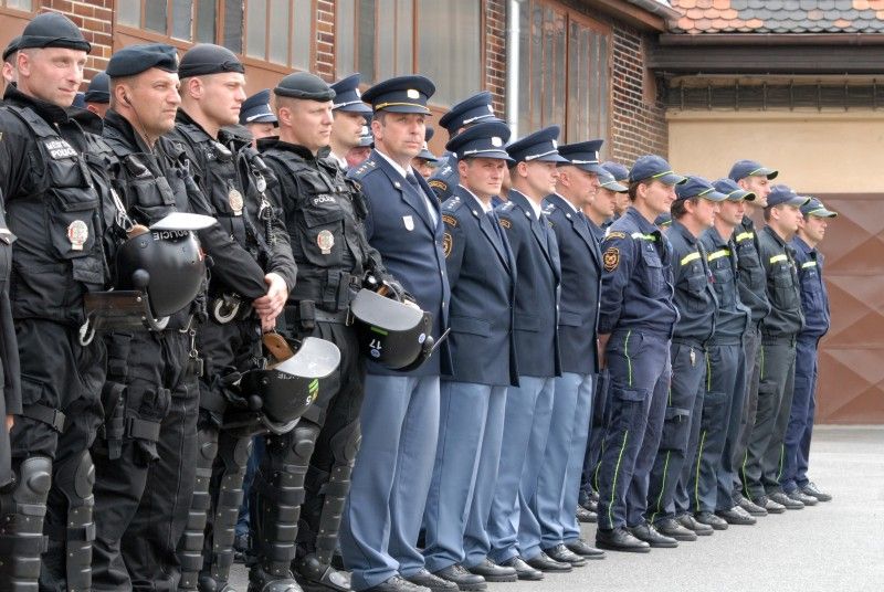 Hasičský záchranný sbor Plzeňského kraje a Městská policie Plzeň uspořádali (31.5.2012) u příležitosti významných výročí svého založení společnou oslavu, jejíž součástí byl i bohatý program pro veřejnost. Profesionální záchranný sbor v Plzni vznikl před 120 lety. Městská policie v roce 1992.