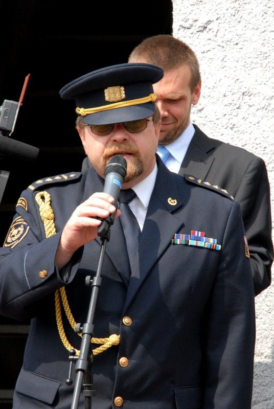 Hasičský záchranný sbor Plzeňského kraje a Městská policie Plzeň uspořádali (31.5.2012) u příležitosti významných výročí svého založení společnou oslavu, jejíž součástí byl i bohatý program pro veřejnost. Profesionální záchranný sbor v Plzni vznikl před 120 lety. Městská policie v roce 1992.