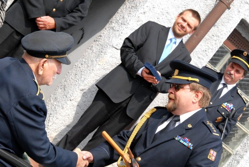 Hasičský záchranný sbor Plzeňského kraje a Městská policie Plzeň uspořádali (31.5.2012) u příležitosti významných výročí svého založení společnou oslavu, jejíž součástí byl i bohatý program pro veřejnost. Profesionální záchranný sbor v Plzni vznikl před 120 lety. Městská policie v roce 1992.