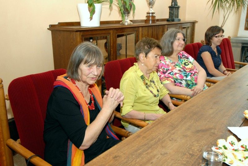 Plzeňské události 1. června 1953, kdy se na dvacet tisíc Plzeňanů vzepřelo komunistické moci, si město jako každý rok připomnělo udělením Ceny 1. června. Obdržela ji socioložka Jiřina Šiklová za důsledné prosazování principů demokracie a za odvážnou podporu a distribuci samizdatové literatury v dobách nesvobody. Druhým oceněným se stal in memoriam Ivan Martin Jirous za jeho statečné občanské postoje, za nesmiřitelné aktivity proti totalitnímu režimu, za publicistickou a literární činnost a v neposlední řadě za osobní přínos české kultuře. Cenu převzala Jirousova životní partnerka Dáša Vokatá.