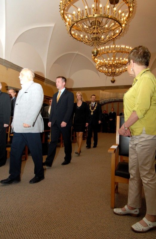 Plzeňské události 1. června 1953, kdy se na dvacet tisíc Plzeňanů vzepřelo komunistické moci, si město jako každý rok připomnělo udělením Ceny 1. června. Obdržela ji socioložka Jiřina Šiklová za důsledné prosazování principů demokracie a za odvážnou podporu a distribuci samizdatové literatury v dobách nesvobody. Druhým oceněným se stal in memoriam Ivan Martin Jirous za jeho statečné občanské postoje, za nesmiřitelné aktivity proti totalitnímu režimu, za publicistickou a literární činnost a v neposlední řadě za osobní přínos české kultuře. Cenu převzala Jirousova životní partnerka Dáša Vokatá.