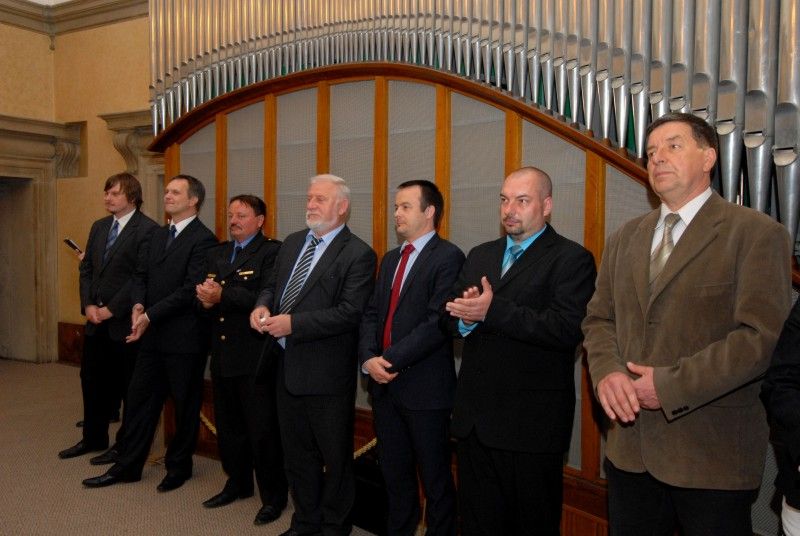 Plzeňské události 1. června 1953, kdy se na dvacet tisíc Plzeňanů vzepřelo komunistické moci, si město jako každý rok připomnělo udělením Ceny 1. června. Obdržela ji socioložka Jiřina Šiklová za důsledné prosazování principů demokracie a za odvážnou podporu a distribuci samizdatové literatury v dobách nesvobody. Druhým oceněným se stal in memoriam Ivan Martin Jirous za jeho statečné občanské postoje, za nesmiřitelné aktivity proti totalitnímu režimu, za publicistickou a literární činnost a v neposlední řadě za osobní přínos české kultuře. Cenu převzala Jirousova životní partnerka Dáša Vokatá.