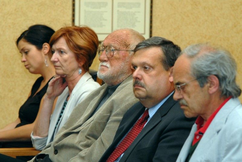 Plzeňské události 1. června 1953, kdy se na dvacet tisíc Plzeňanů vzepřelo komunistické moci, si město jako každý rok připomnělo udělením Ceny 1. června. Obdržela ji socioložka Jiřina Šiklová za důsledné prosazování principů demokracie a za odvážnou podporu a distribuci samizdatové literatury v dobách nesvobody. Druhým oceněným se stal in memoriam Ivan Martin Jirous za jeho statečné občanské postoje, za nesmiřitelné aktivity proti totalitnímu režimu, za publicistickou a literární činnost a v neposlední řadě za osobní přínos české kultuře. Cenu převzala Jirousova životní partnerka Dáša Vokatá.