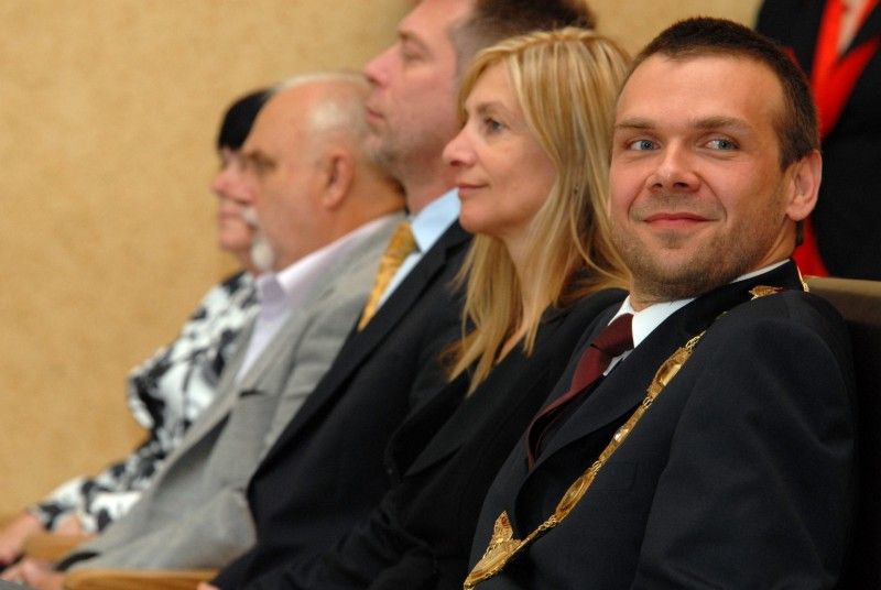 Plzeňské události 1. června 1953, kdy se na dvacet tisíc Plzeňanů vzepřelo komunistické moci, si město jako každý rok připomnělo udělením Ceny 1. června. Obdržela ji socioložka Jiřina Šiklová za důsledné prosazování principů demokracie a za odvážnou podporu a distribuci samizdatové literatury v dobách nesvobody. Druhým oceněným se stal in memoriam Ivan Martin Jirous za jeho statečné občanské postoje, za nesmiřitelné aktivity proti totalitnímu režimu, za publicistickou a literární činnost a v neposlední řadě za osobní přínos české kultuře. Cenu převzala Jirousova životní partnerka Dáša Vokatá.