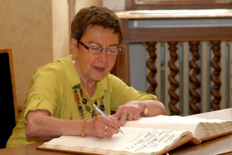 Plzeňské události 1. června 1953, kdy se na dvacet tisíc Plzeňanů vzepřelo komunistické moci, si město jako každý rok připomnělo udělením Ceny 1. června. Obdržela ji socioložka Jiřina Šiklová za důsledné prosazování principů demokracie a za odvážnou podporu a distribuci samizdatové literatury v dobách nesvobody. Druhým oceněným se stal in memoriam Ivan Martin Jirous za jeho statečné občanské postoje, za nesmiřitelné aktivity proti totalitnímu režimu, za publicistickou a literární činnost a v neposlední řadě za osobní přínos české kultuře. Cenu převzala Jirousova životní partnerka Dáša Vokatá.