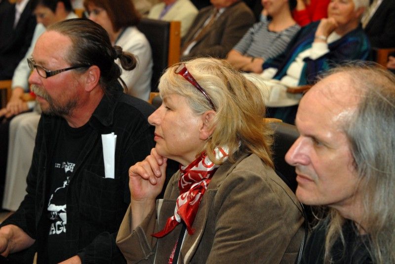 Plzeňské události 1. června 1953, kdy se na dvacet tisíc Plzeňanů vzepřelo komunistické moci, si město jako každý rok připomnělo udělením Ceny 1. června. Obdržela ji socioložka Jiřina Šiklová za důsledné prosazování principů demokracie a za odvážnou podporu a distribuci samizdatové literatury v dobách nesvobody. Druhým oceněným se stal in memoriam Ivan Martin Jirous za jeho statečné občanské postoje, za nesmiřitelné aktivity proti totalitnímu režimu, za publicistickou a literární činnost a v neposlední řadě za osobní přínos české kultuře. Cenu převzala Jirousova životní partnerka Dáša Vokatá.