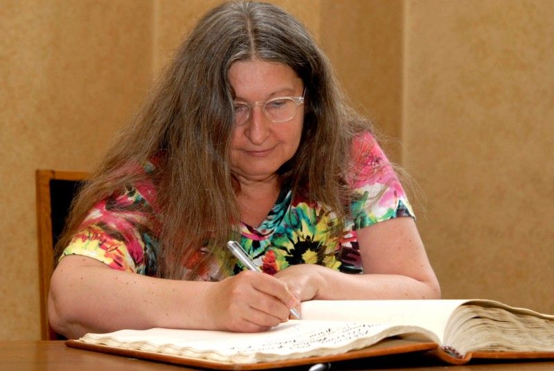 Plzeňské události 1. června 1953, kdy se na dvacet tisíc Plzeňanů vzepřelo komunistické moci, si město jako každý rok připomnělo udělením Ceny 1. června. Obdržela ji socioložka Jiřina Šiklová za důsledné prosazování principů demokracie a za odvážnou podporu a distribuci samizdatové literatury v dobách nesvobody. Druhým oceněným se stal in memoriam Ivan Martin Jirous za jeho statečné občanské postoje, za nesmiřitelné aktivity proti totalitnímu režimu, za publicistickou a literární činnost a v neposlední řadě za osobní přínos české kultuře. Cenu převzala Jirousova životní partnerka Dáša Vokatá.