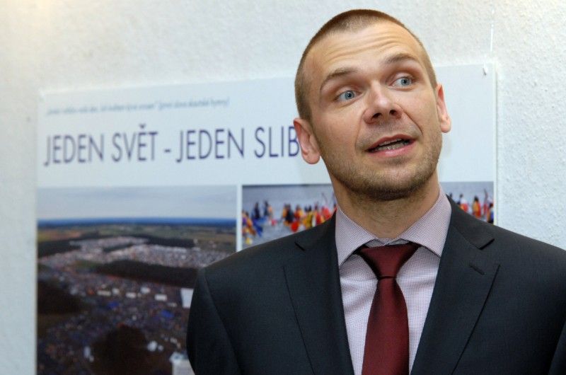 Skauting v datech, skauting dobrovolně a zdarma, skauting jako parta, hrdost, láska, tábor, zábava, sport. Taková témata a další zajímavosti nabízí (4.6.2012) výstava s názvem Sto let s šátkem kolem krku v mázhauzu plzeňské radnice.