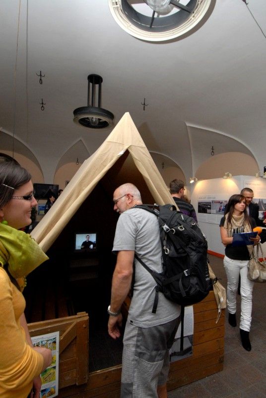 Skauting v datech, skauting dobrovolně a zdarma, skauting jako parta, hrdost, láska, tábor, zábava, sport. Taková témata a další zajímavosti nabízí (4.6.2012) výstava s názvem Sto let s šátkem kolem krku v mázhauzu plzeňské radnice.