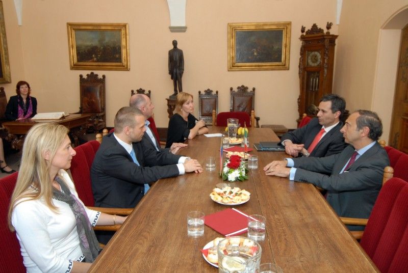 Velvyslanec Itálie Pasquale d´ Avino poprvé od svého jmenování v říjnu loňského roku navštívil (5.6.2012) v doprovodu politického rady Gainclementa de Felice Plzeň.