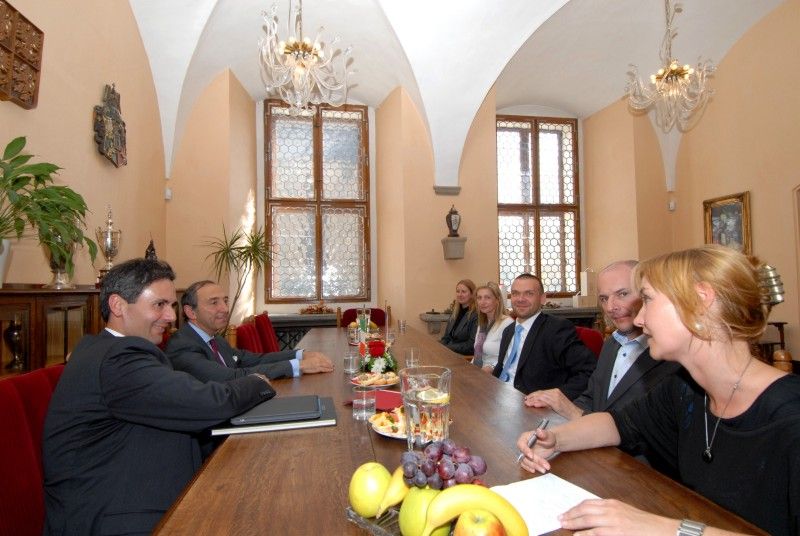 Velvyslanec Itálie Pasquale d´ Avino poprvé od svého jmenování v říjnu loňského roku navštívil (5.6.2012) v doprovodu politického rady Gainclementa de Felice Plzeň.