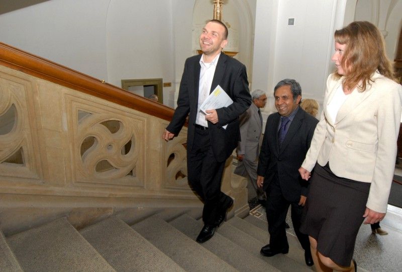 Blíže se seznámit s indickou kulturou mohli ve středu 6. června 2012 návštěvníci Západočeského muzea v Plzni. Indické velvyslanectví v Praze pro ně připravilo odpoledne s tancem, přednáškou, filmovou projekcí a ochutnávkou klasických produktů indické kuchyně, vše za podpory plzeňského magistrátu.